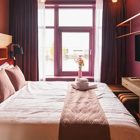 Hotel Boetiek Parel Aan De Zaan Near Zaanse Schans And Amsterdam